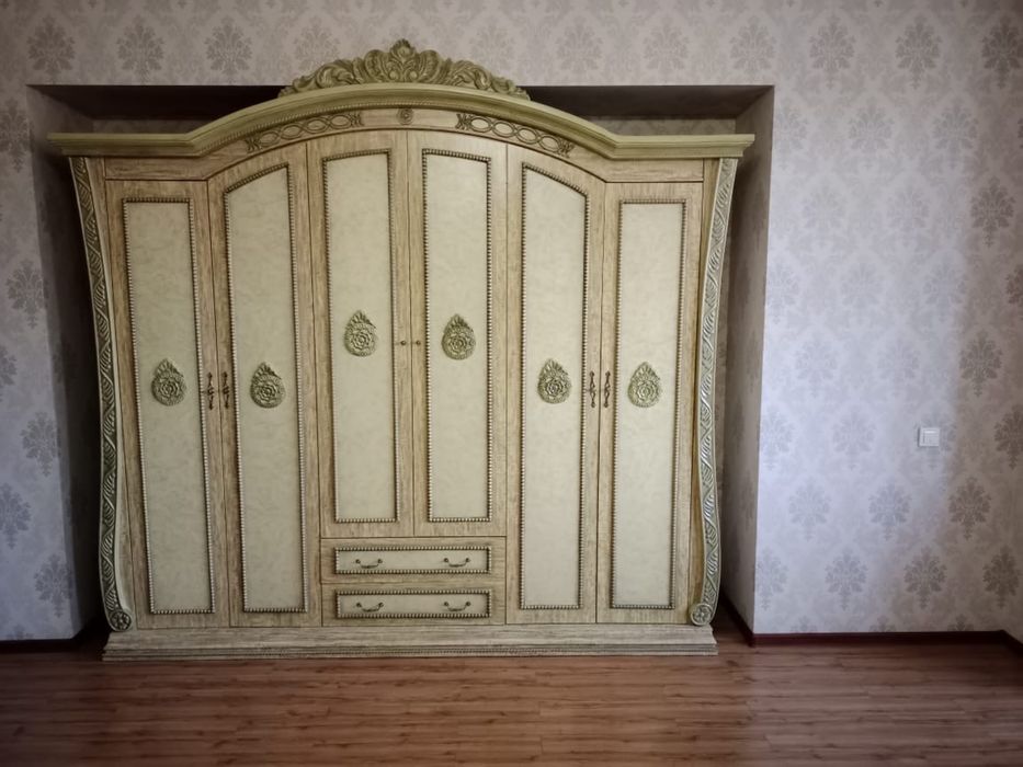 Продам спальный гарнитур