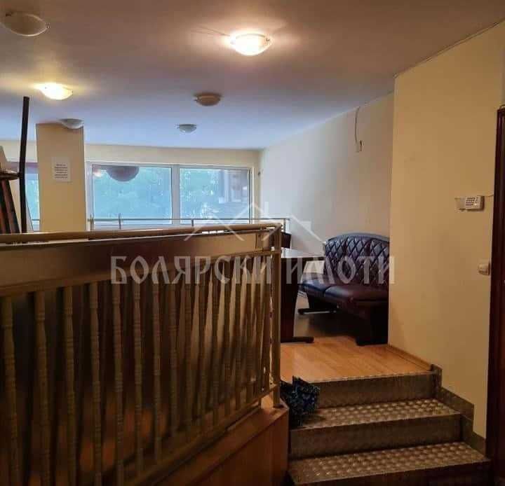 Продава се Двустаен апартамент в Велико Търново, Център - 149 кв.м за 803 €/кв.м - Снимка #3