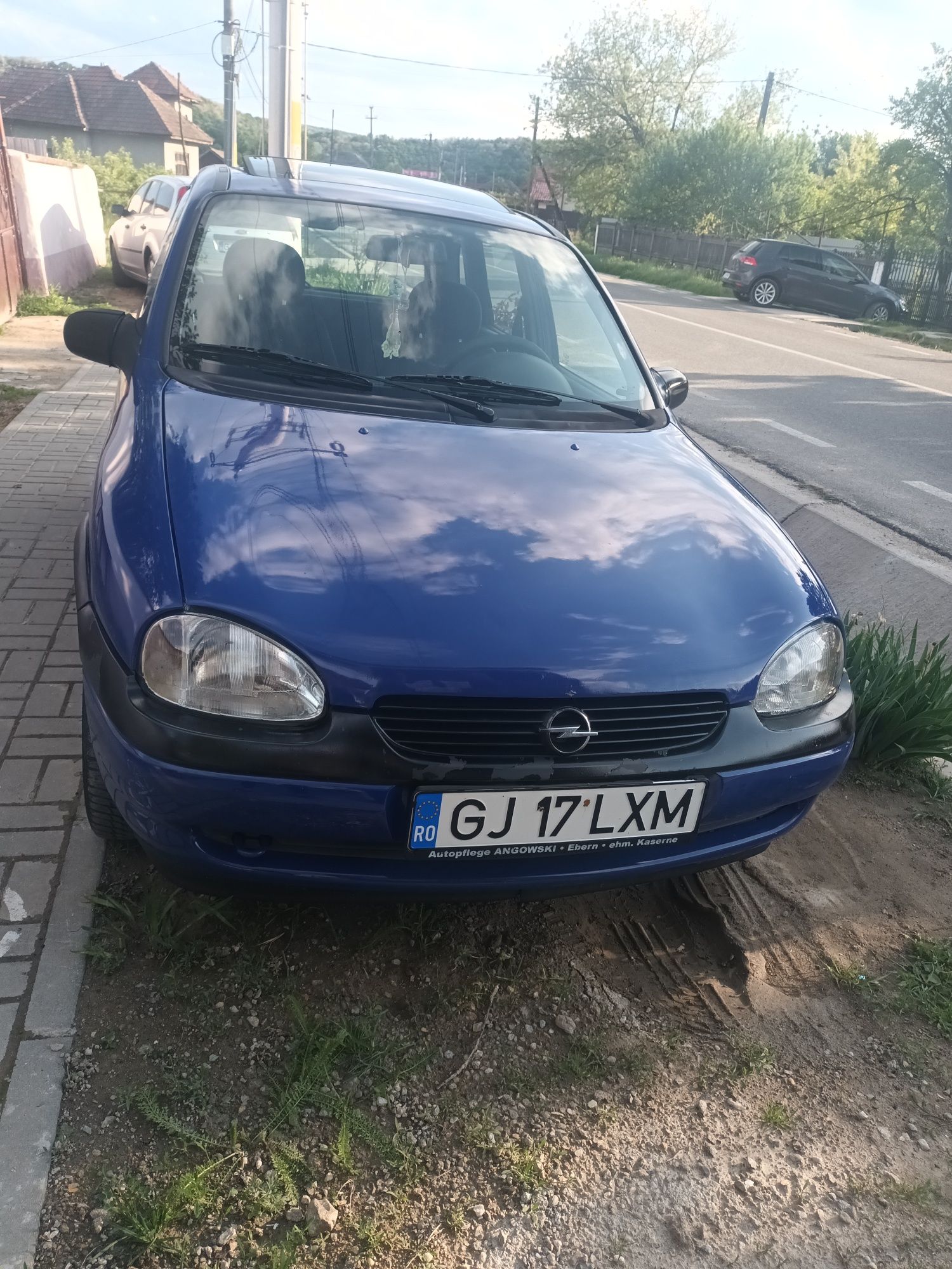 Vând Opel Corsa.