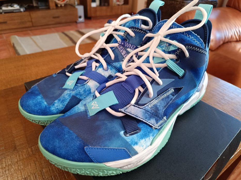 Bascheți Air Jordan 1 MID, mărime 44, in stare buna