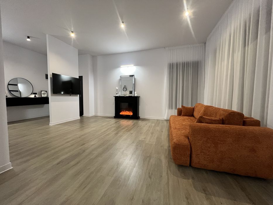 Casa zona Ford, 3 dormitoare 3 bai, strada Primaverii! (Carcea)