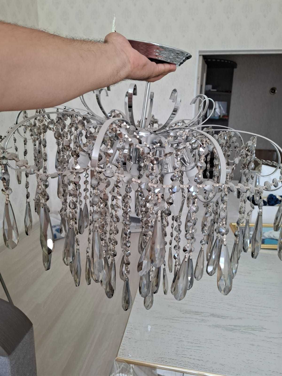 срочно продам люстру