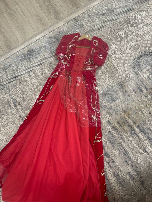 Женское платье почти новое