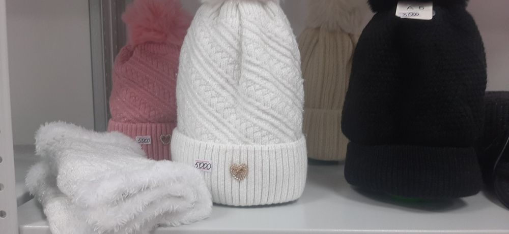 Шапки детские  зимние с манишкой 5000 тг