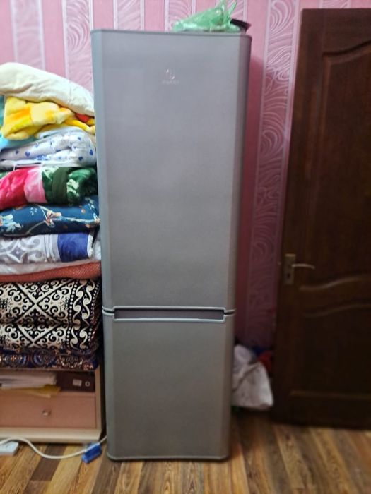 Холодильник Indesit