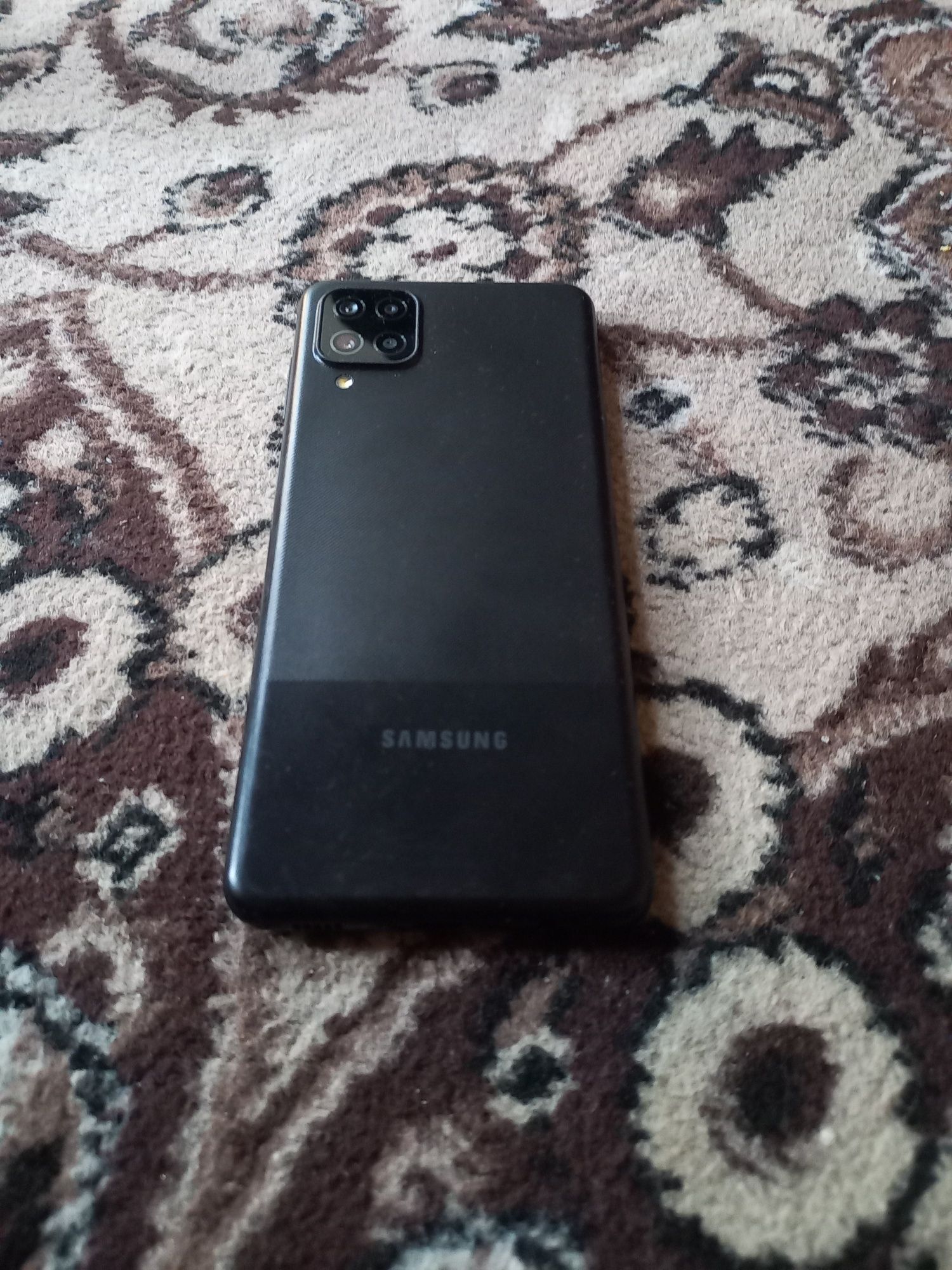 A12 samsung holati tiniq ideal 64GB hotira 2 sim kartasi imey bo'gan.