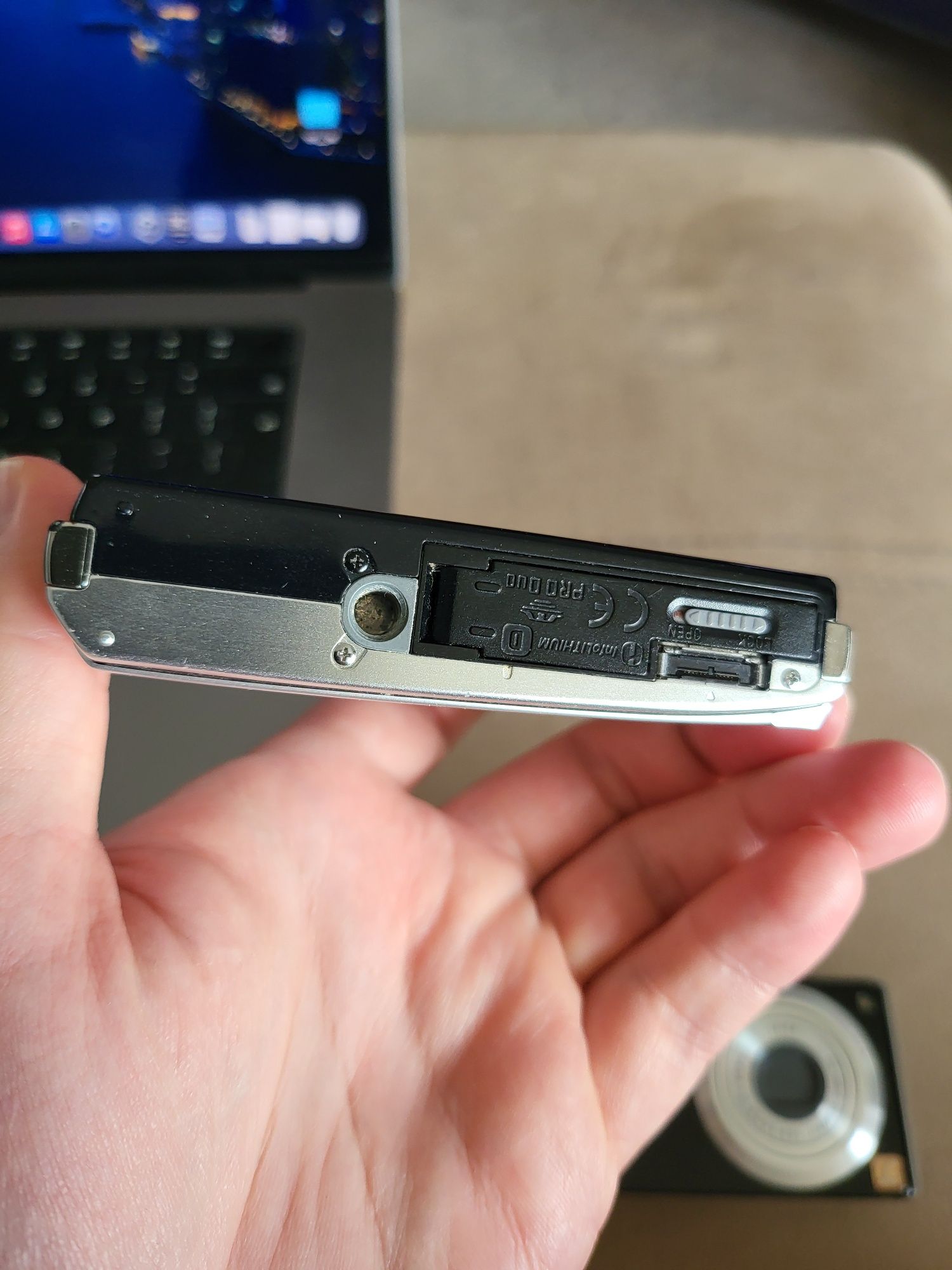 Sony T300 и Panasonic FX7 фотоапарати