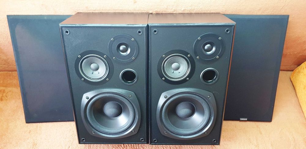 Boxe Yamaha pe 3 cai, bass reflex, impedanta 8 ohmi, putere 90/120W,