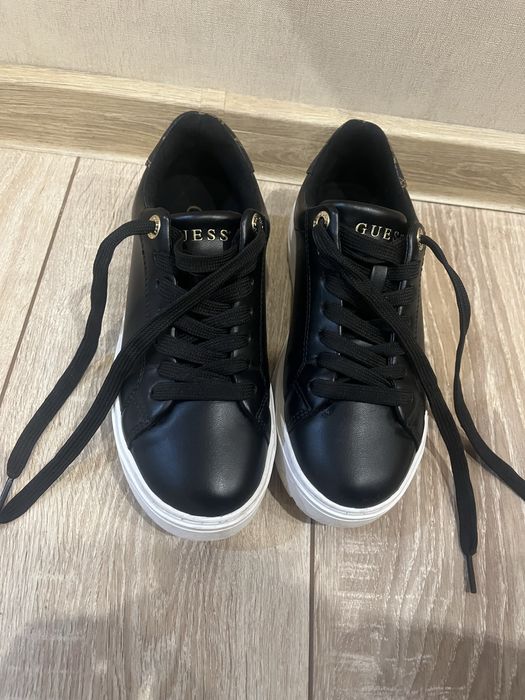 Дамски кецове Guess