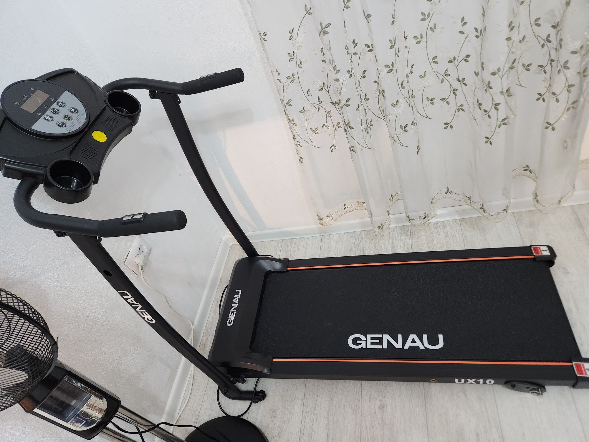 Продам беговую дорожку Genau в отличном состоянии
