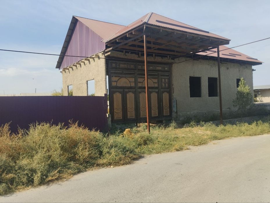 Kogon tumanida Qurilishi tugallanmagan 10 sotixli uy tezda sotiladi