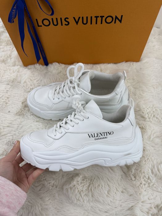 Колекция обувки 35.5 prada, valentino, louis vuitton