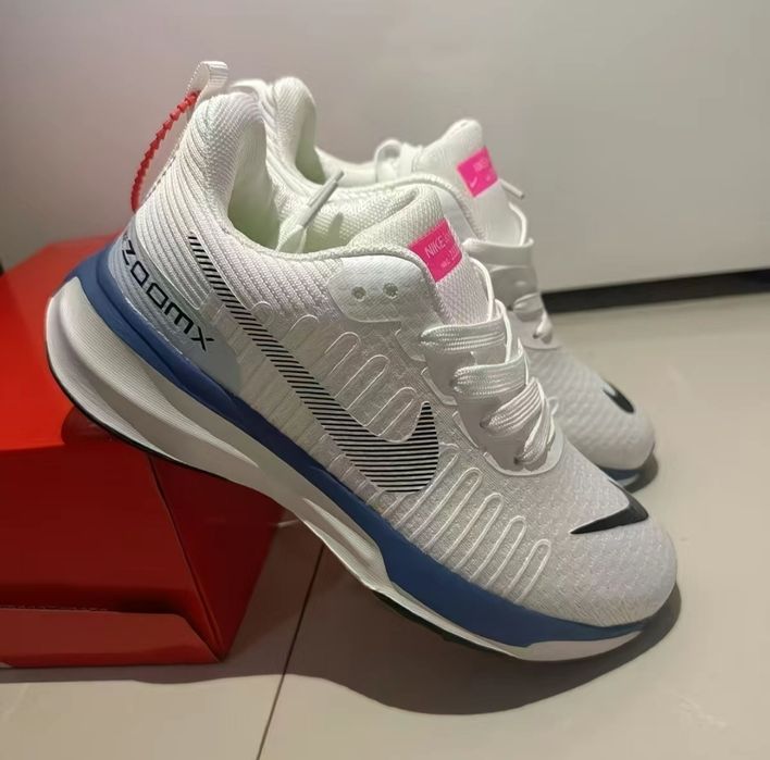 Кроссовки  Nike белые качество очень хорошее