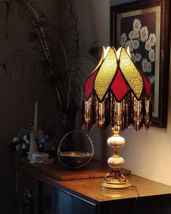 Veioza de colectie vintage cu abajur cusut de mana