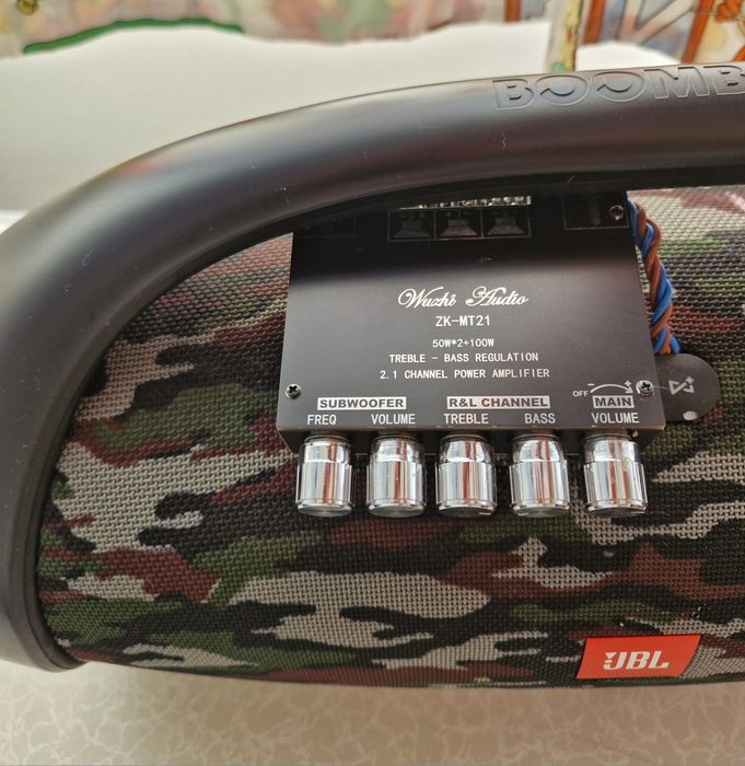 Jbl boombox înlocuită placa de baza cu amplificator