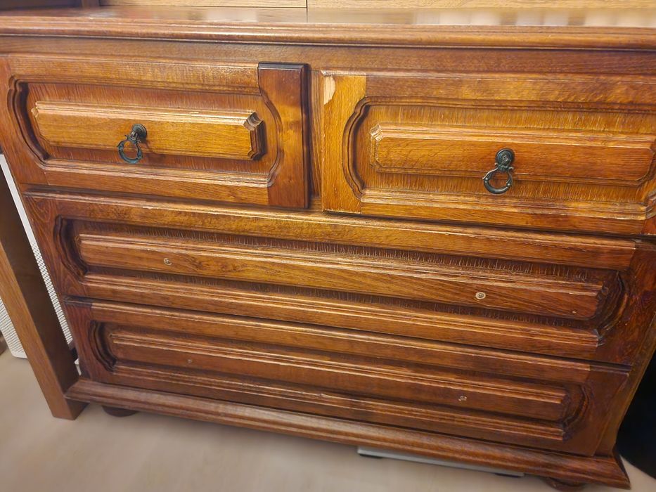 vând comoda din lemn masiv stejar