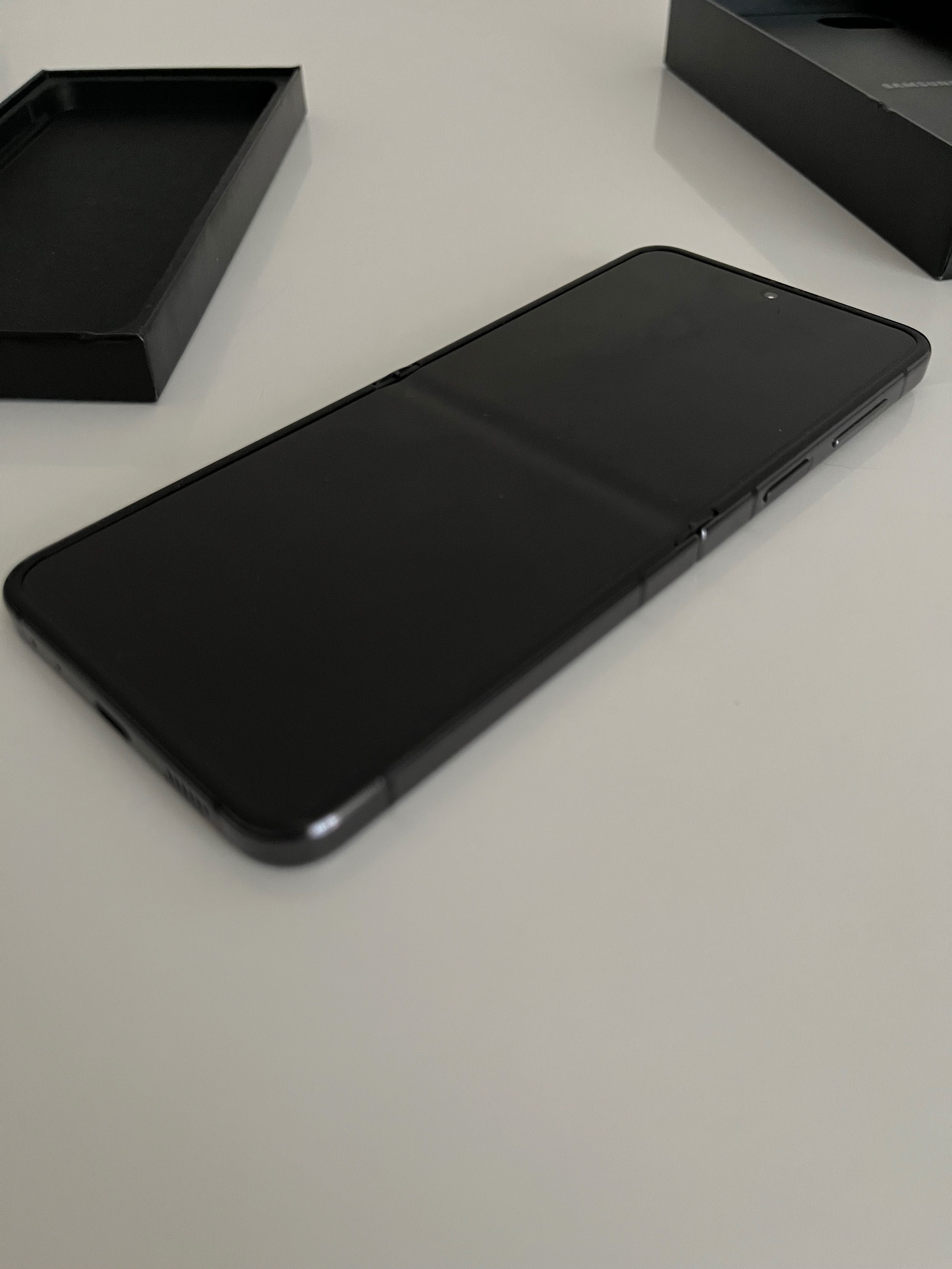 Samsung Galaxy Z Flip5, Dual SIM, 8GB RAM, 256GB, 5G, Grapithe