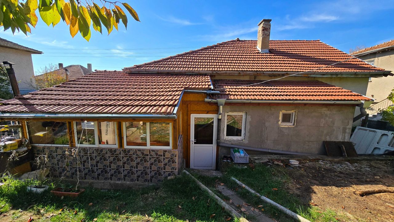 Продава се Къща в с. Калище, Област Перник - 90 кв.м за 1028 €/кв.м - Снимка #1