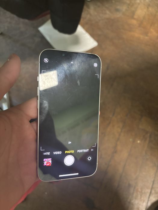 iPhone 13 сменен е задния капак.