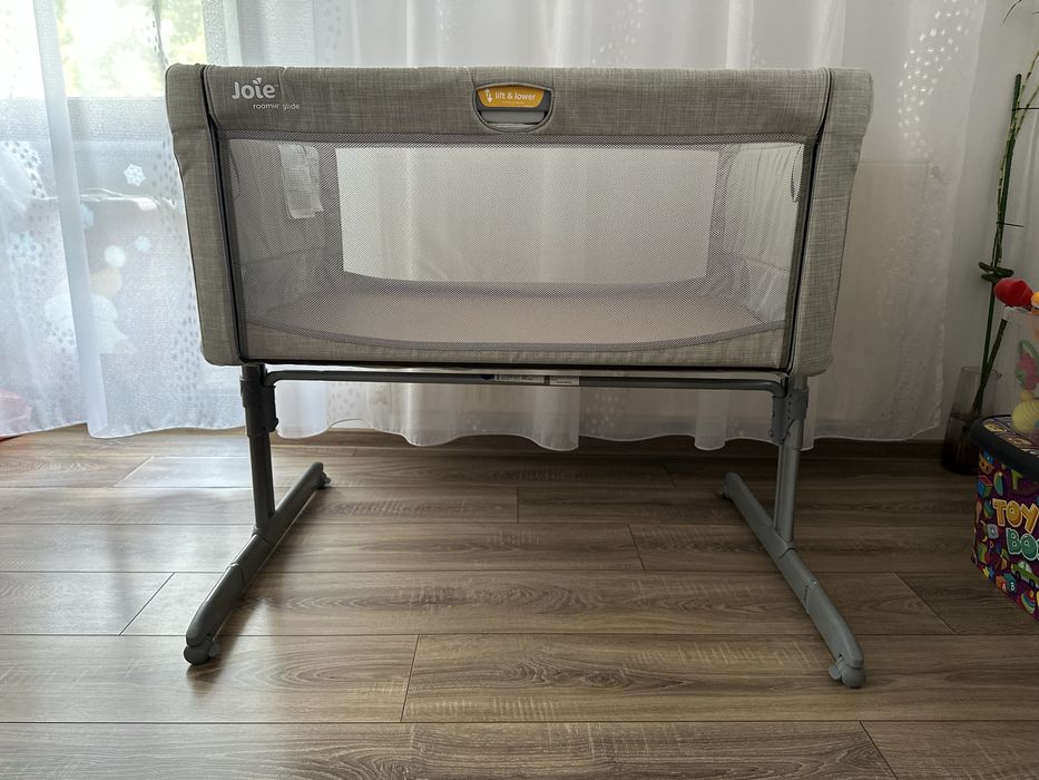 Vând  Patut c-o sleep JOIE  + perina gravide în formă de U, CADOU