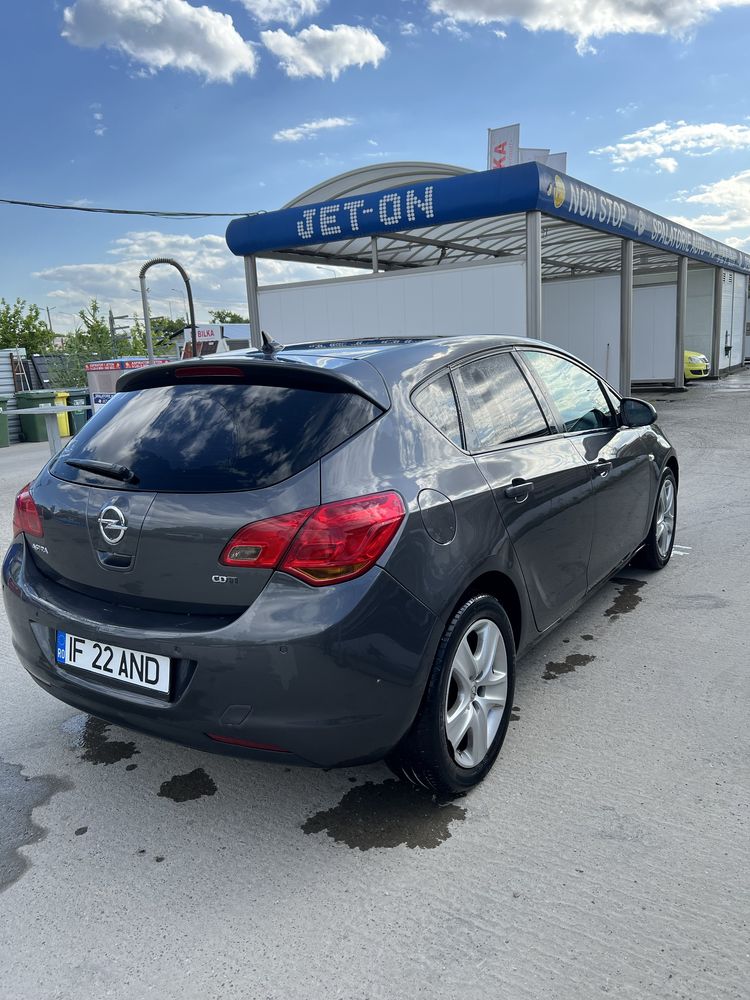 Opel Astra 2012 1.7 CDTI