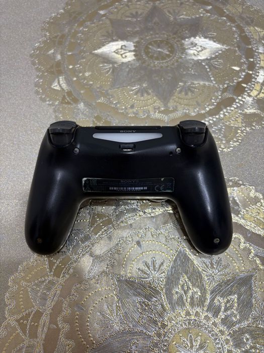 Vând playstation 4 slim + jocuri