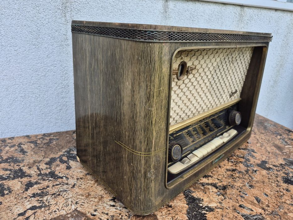 Radio cu lampi marca Graetz, model Comedia 4R-3366,fabricat 1954