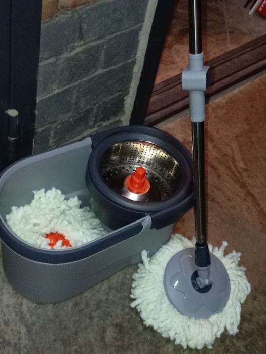 Швабра с отжимом новая и микроволновка