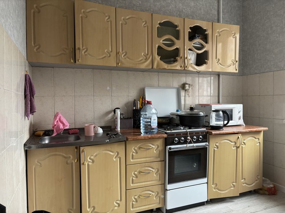 кухонный гарнитур и газ продам