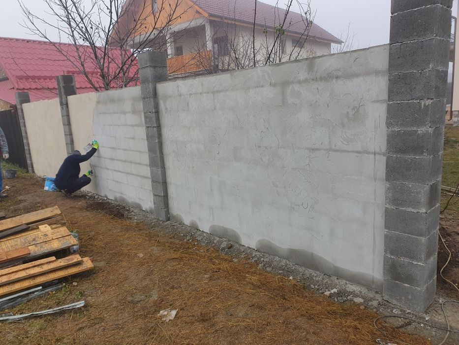 Execut lucrări de construcții. Case la rosu.instalati.finisari interio