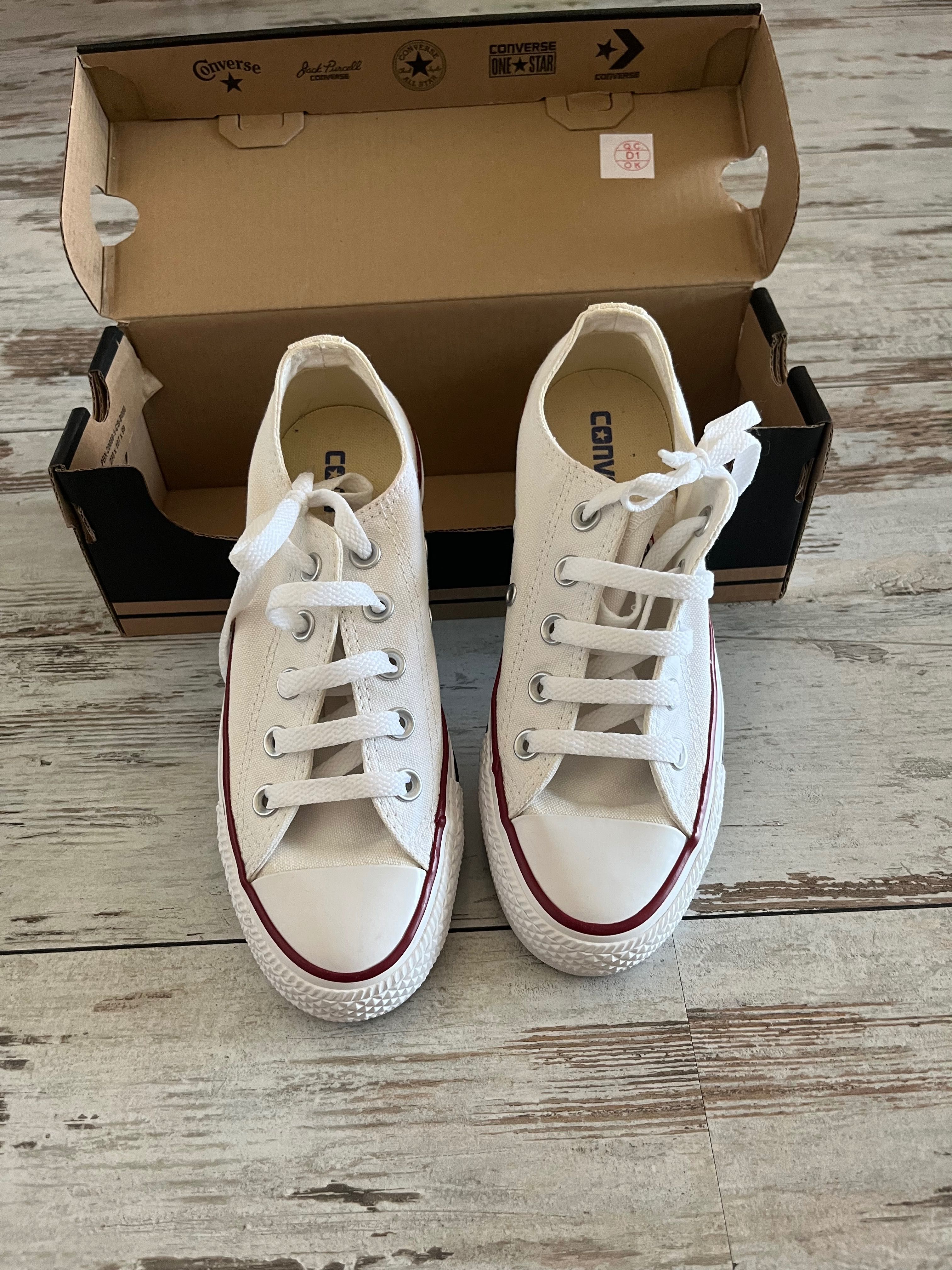 Бели кецове Converse
