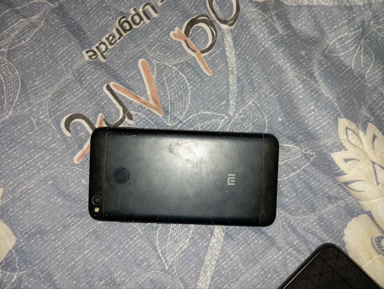 Телефон mi 3GB 32GB