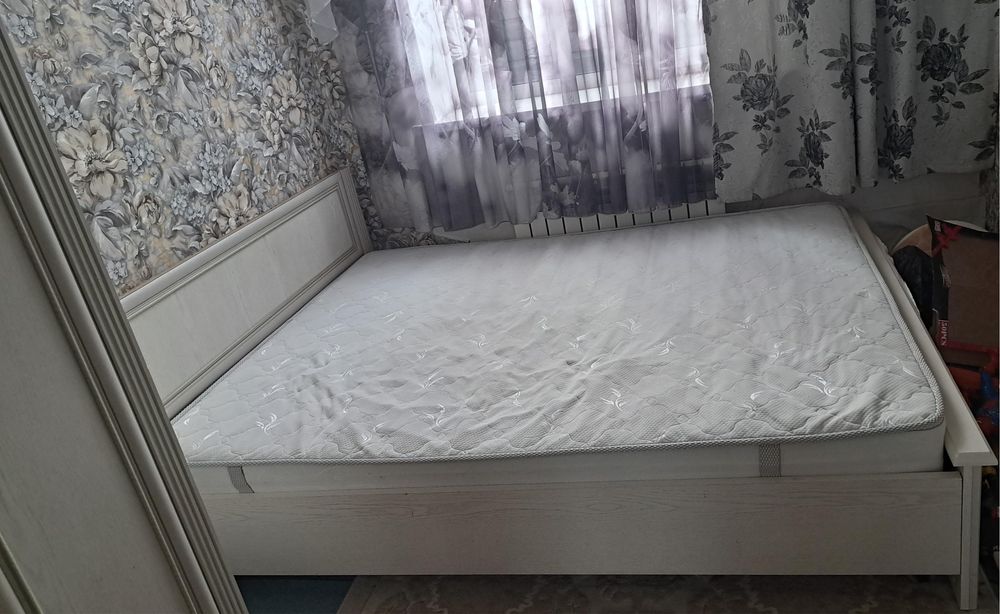 Спальный гарнитур продам