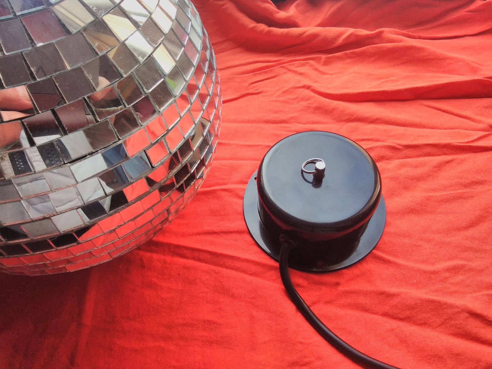 диско топка за дискотека или заведение 25 см. с оригиналнто и моторче