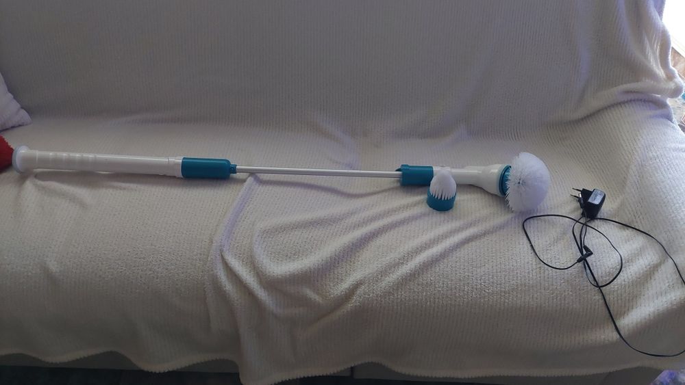 Mop rotativ pentru curățarea suprafețelor murdare.