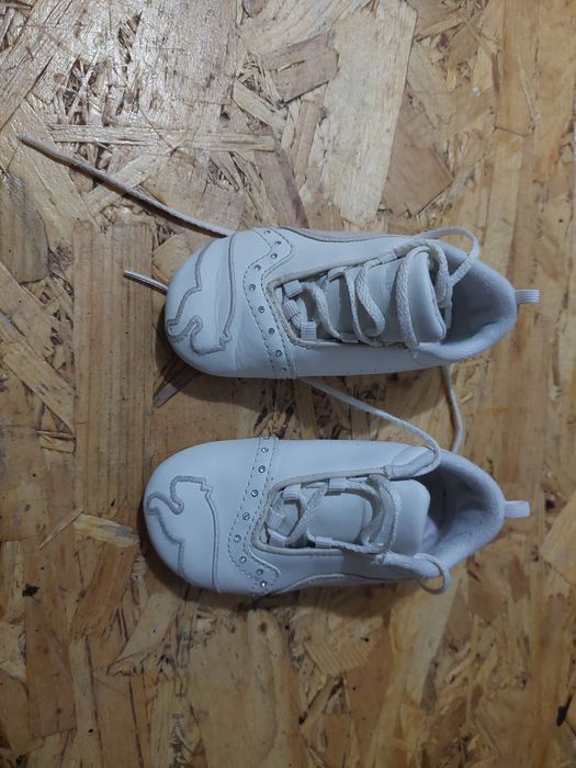 Adidași pentru bebeluși