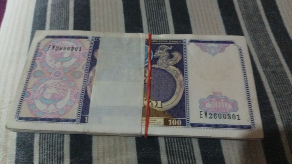 Ишлатилмаган янги 100 сўмлик пачкада