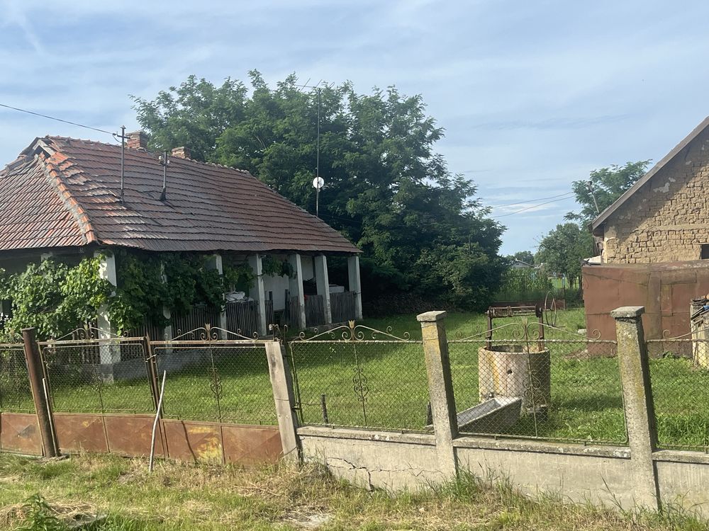 Teren cu casa de vanzare