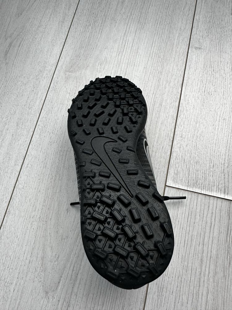 Детски футболни обувки Nike