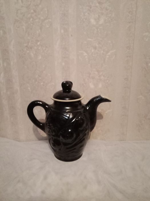 Керамика . Чайник и молочник .
