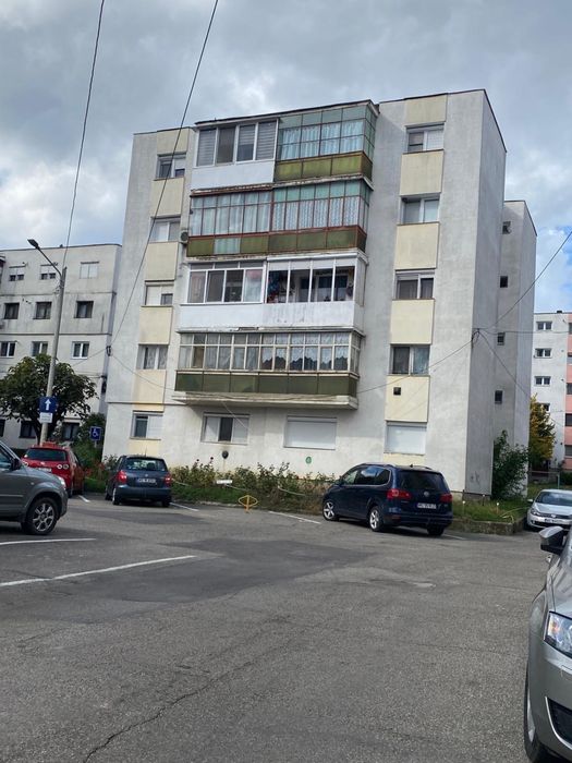 De vanzare apartament 3 camere