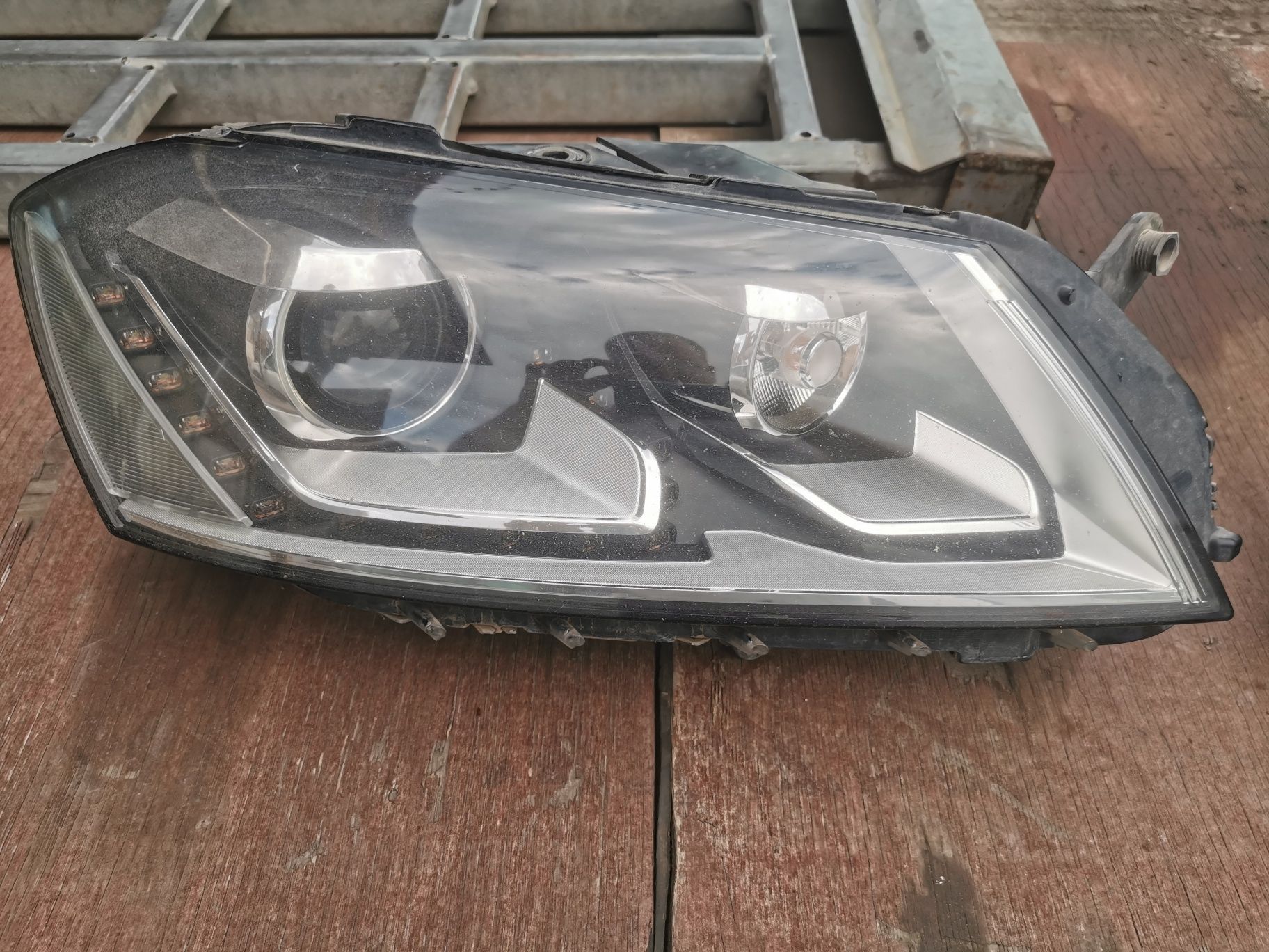 Фарове Passat B7 Bi-xenon Dynamic