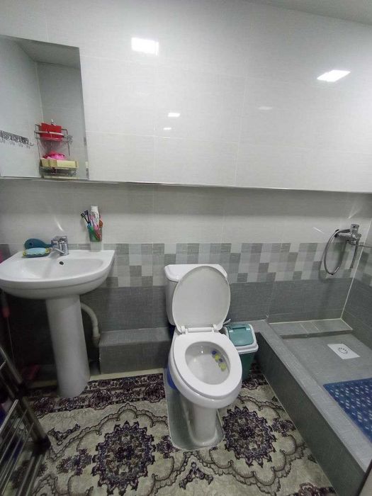 Продаётся 4х комн квартира на 1 этаже Ор-р 5 микрорайон Жомий