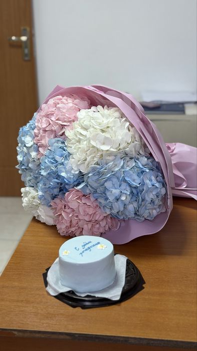 Букет цвеиов свежие сегодняшние