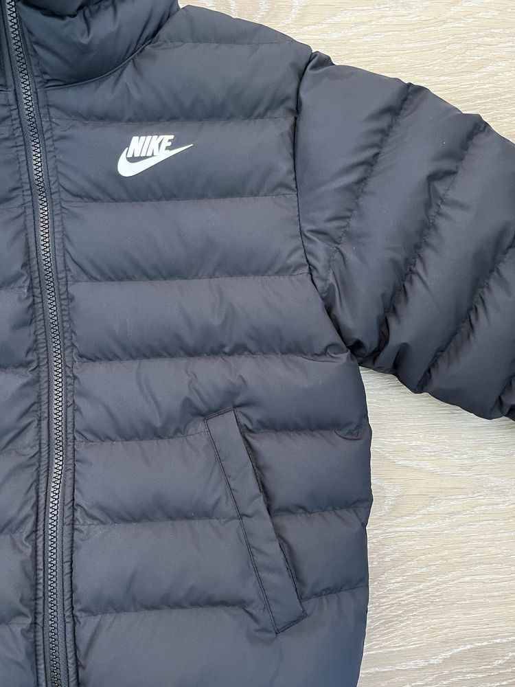 Детско черно яке с качулка Nike чисто ново 128-137 см