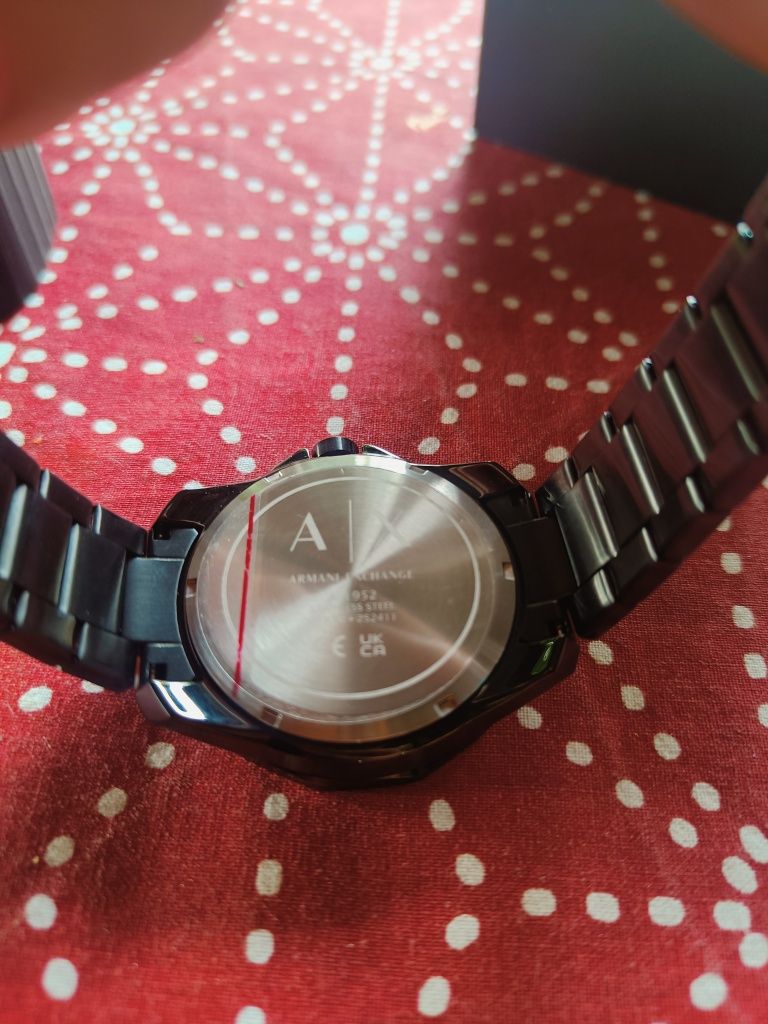 Продавам чисто нов часовник Armani Exchange 1952