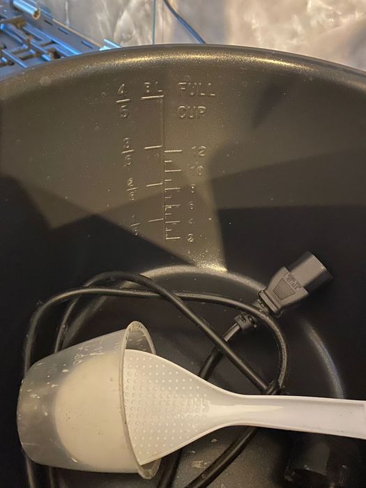 Vând oala multicooker