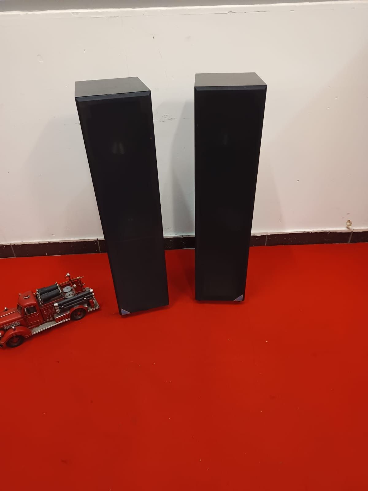 Boxe podea Dali 104 Sort