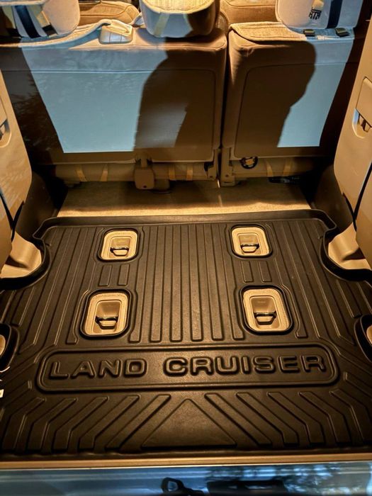 Продаю безупречный Toyota Land Cruiser 200 GXR V6 в редком цвете