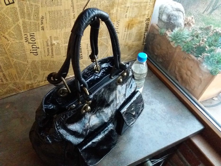 дамска черна чанта,лачена-естествена кожа/ЛАК/